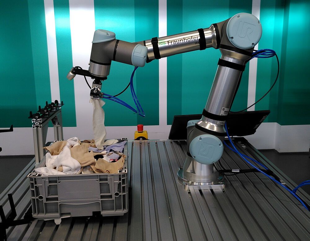 🇩🇪 German researchers build AI robot for textile sorting