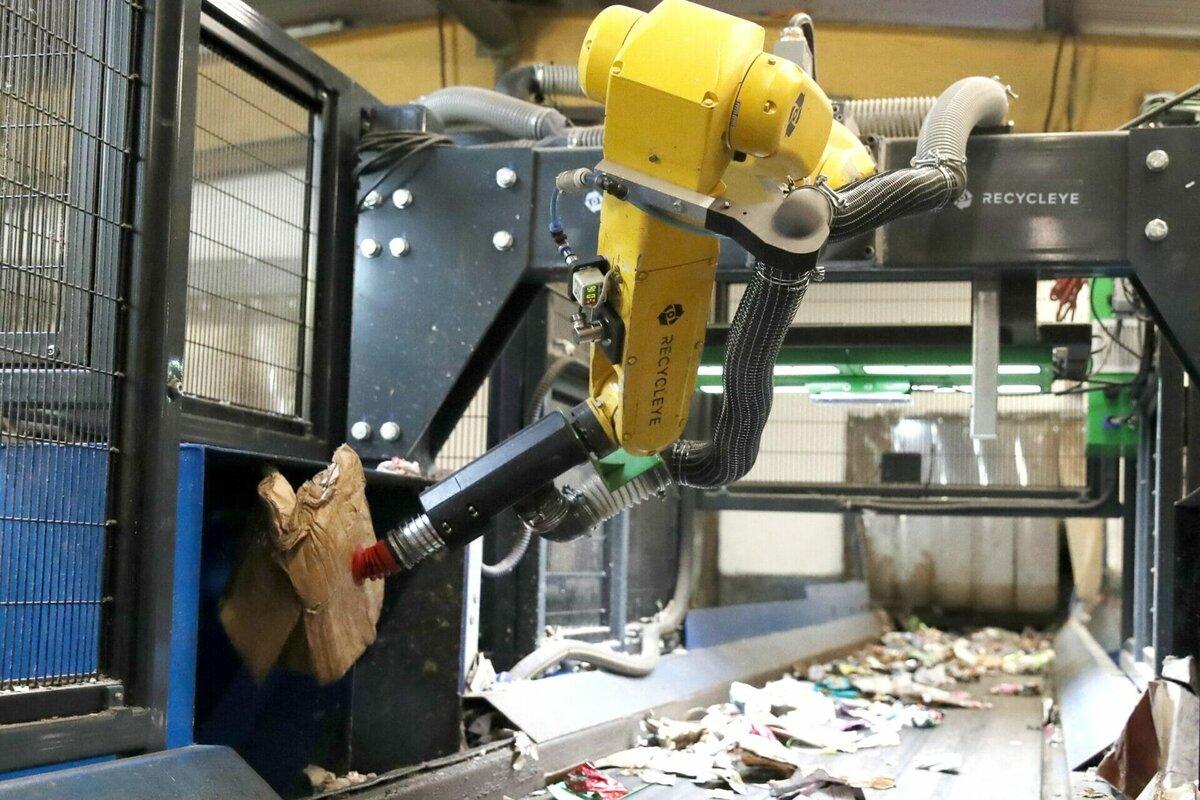 UK launches £3.6m robotics hub for waste and recycling