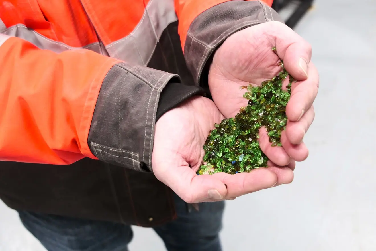 Water filters from recycled glass thanks to Dryden Aqua and MSort