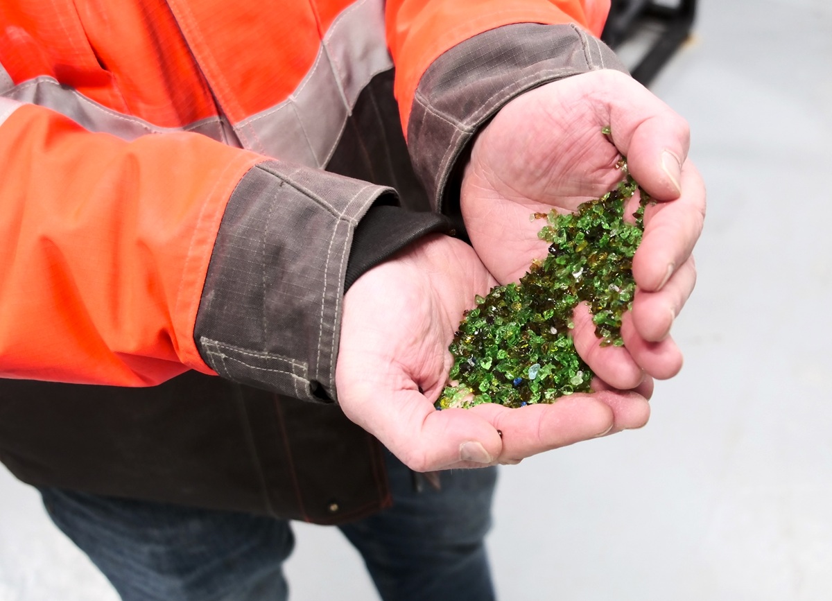  From recycled glass to clean water: Dryden Aqua and STEINERT MSort